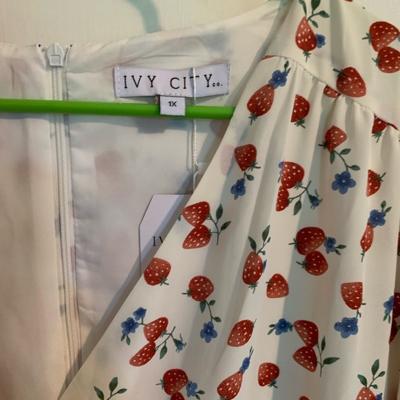 Lucy in the Strawberry fields - Picture 2 of 3